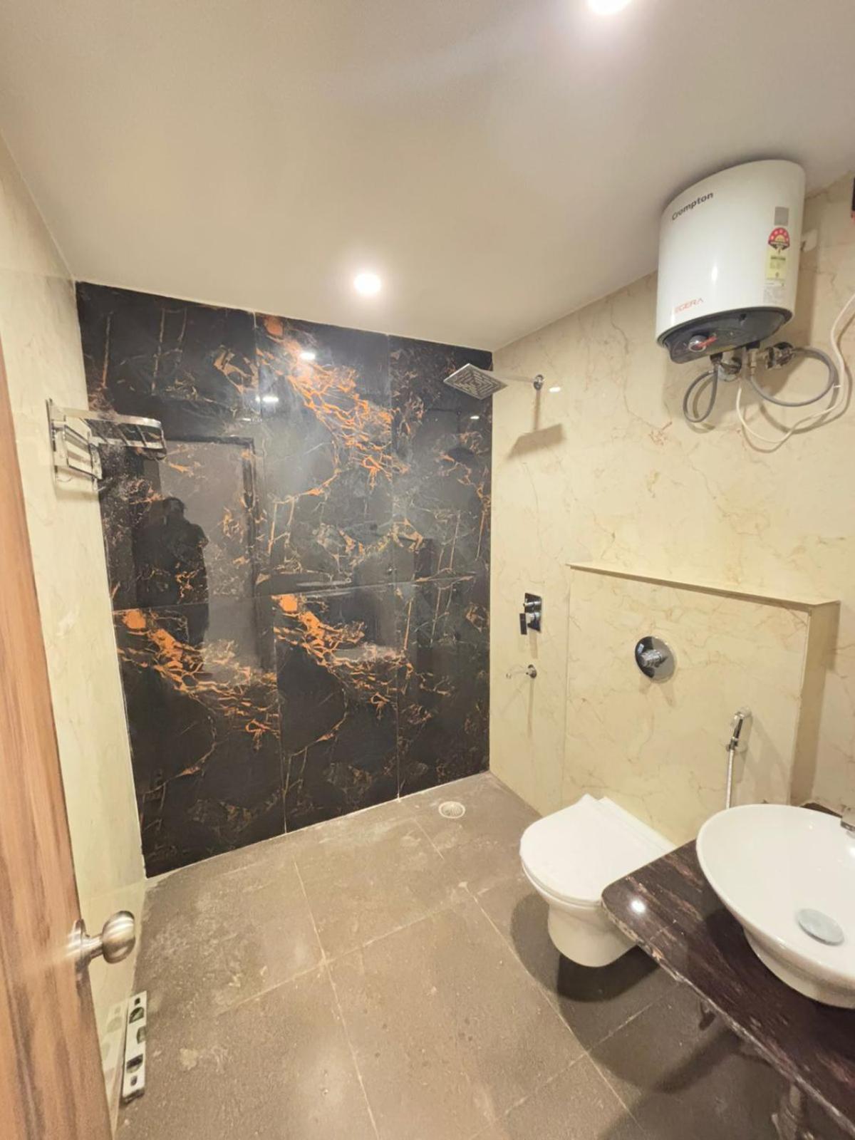 Ayodhya Hotel Omkar Palace מראה חיצוני תמונה