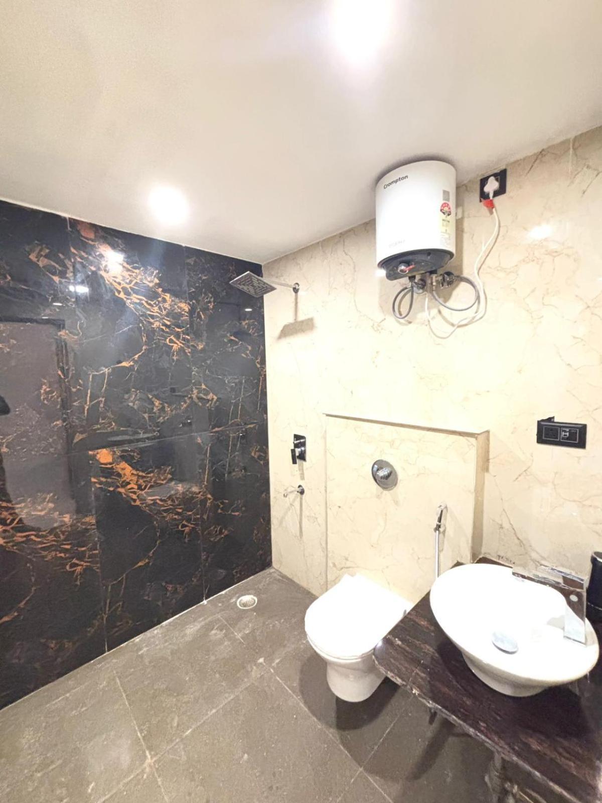 Ayodhya Hotel Omkar Palace מראה חיצוני תמונה