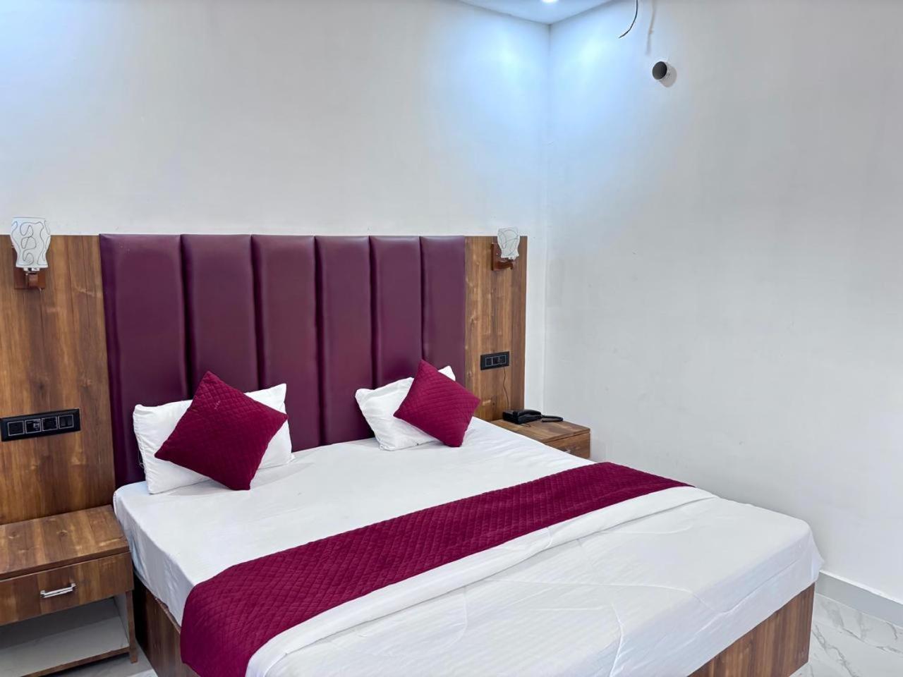 Ayodhya Hotel Omkar Palace מראה חיצוני תמונה