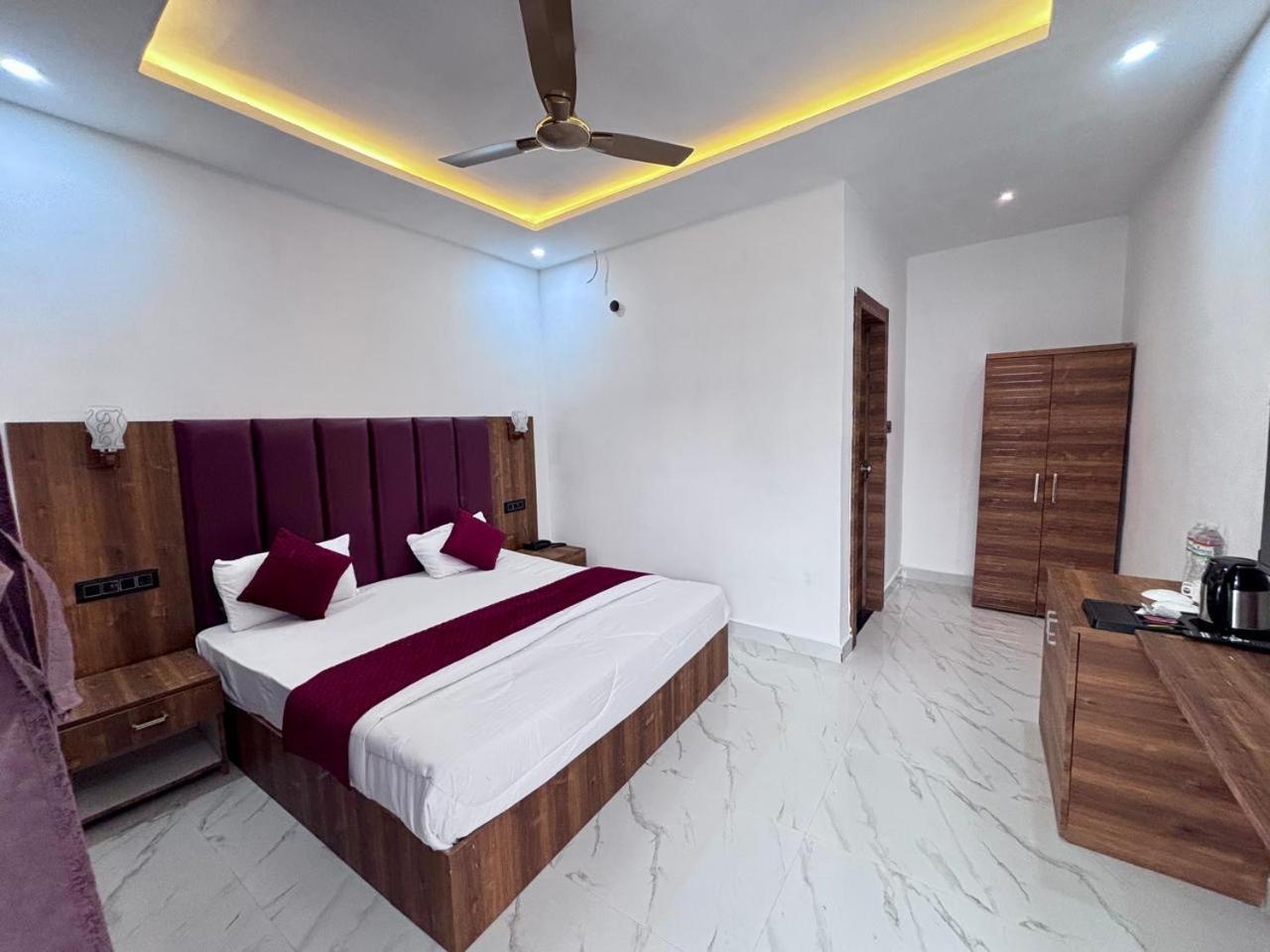 Ayodhya Hotel Omkar Palace מראה חיצוני תמונה